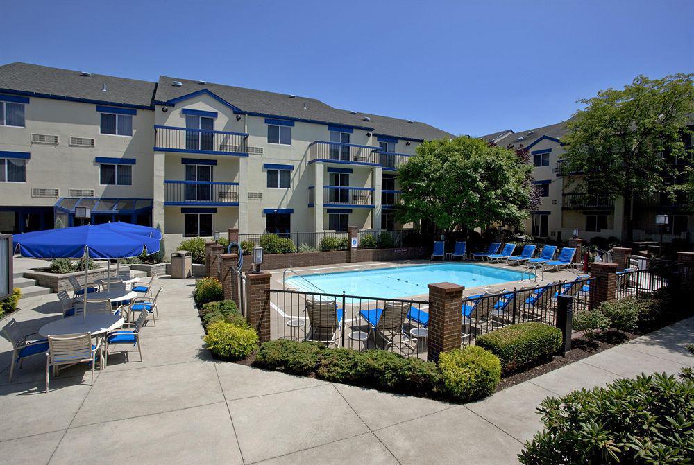 Holiday Inn Express Hotel & Suites Pittsburgh Airport By Ihg Робинсон-Тауншип Экстерьер фото