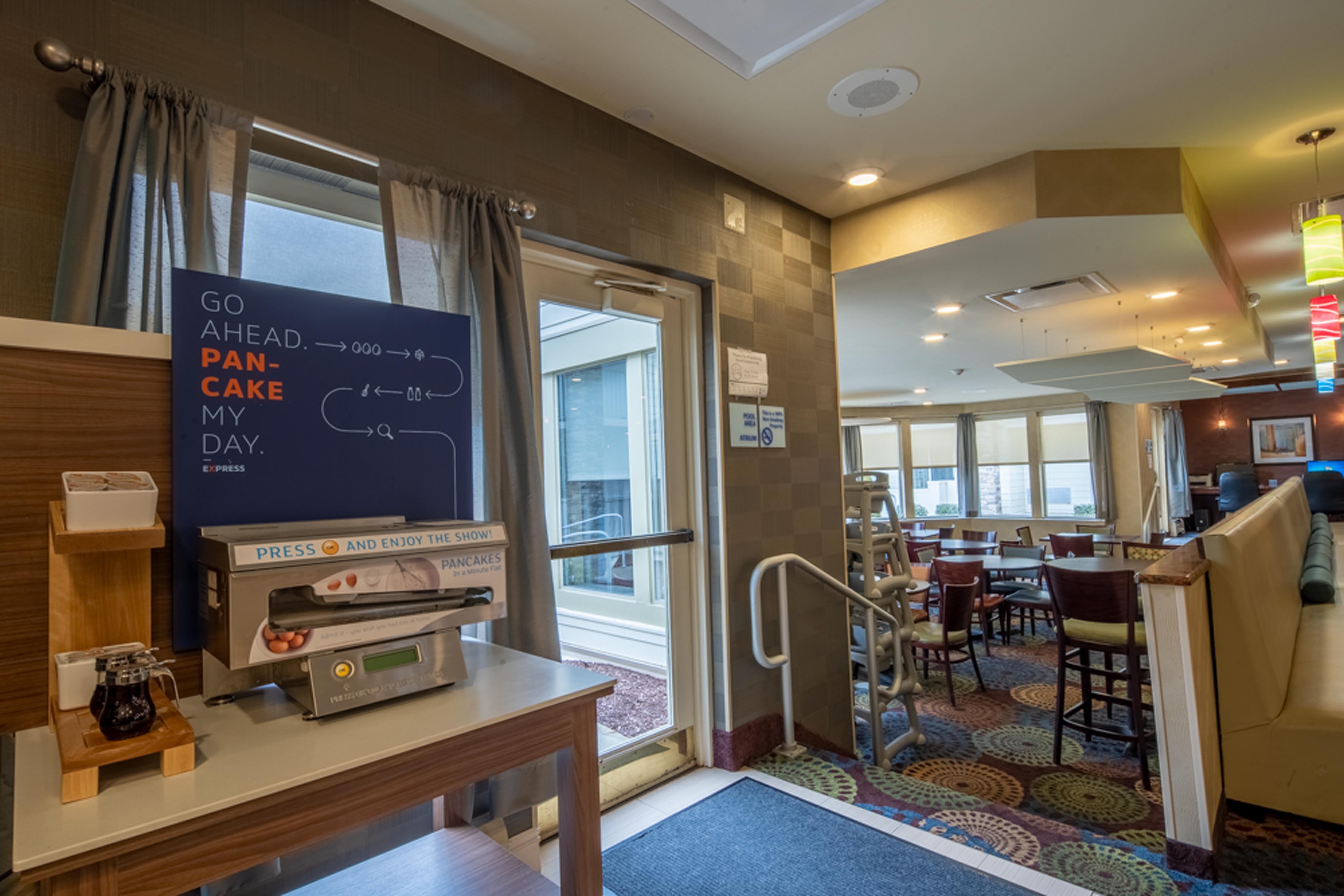Holiday Inn Express Hotel & Suites Pittsburgh Airport By Ihg Робинсон-Тауншип Экстерьер фото
